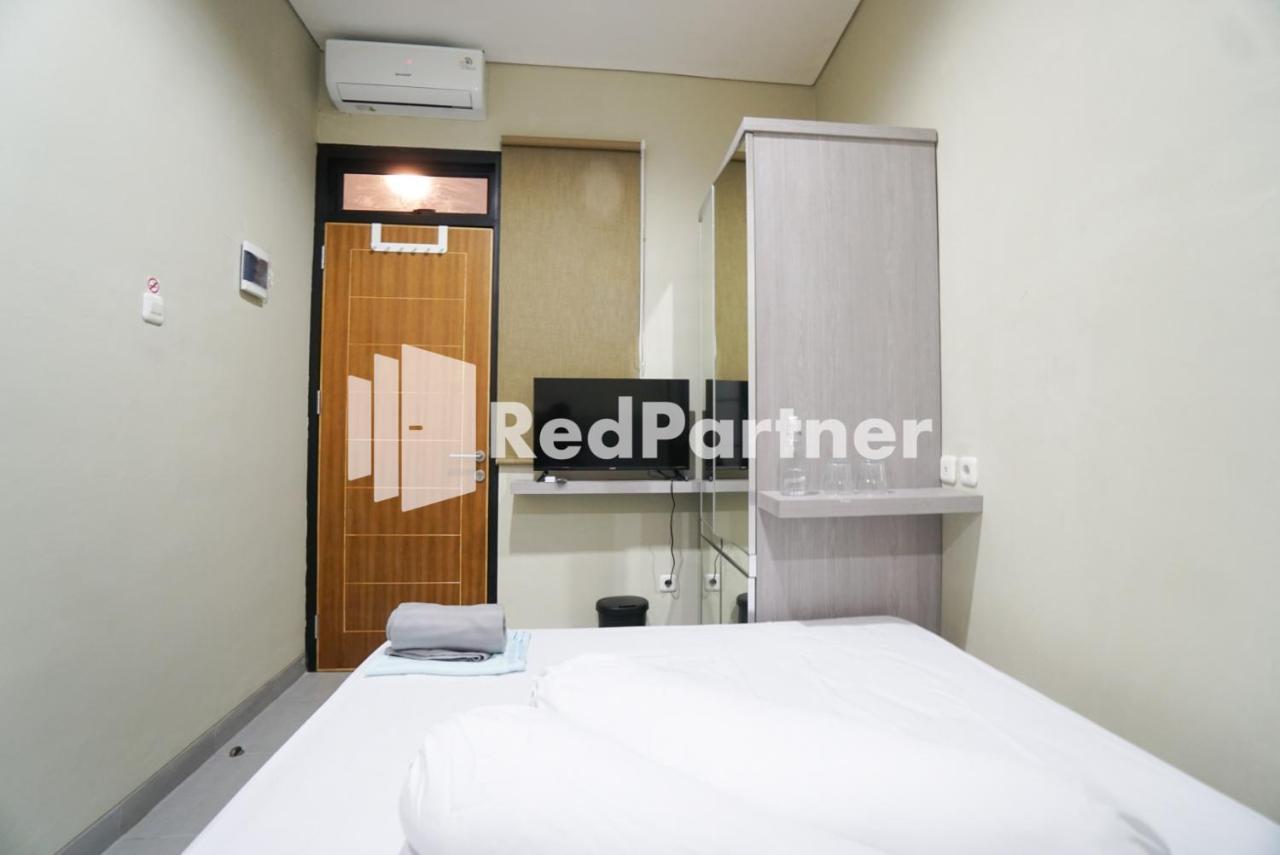 Tomang Gelong Guest House Syariah Mitra Reddoorz Джакарта Екстер'єр фото