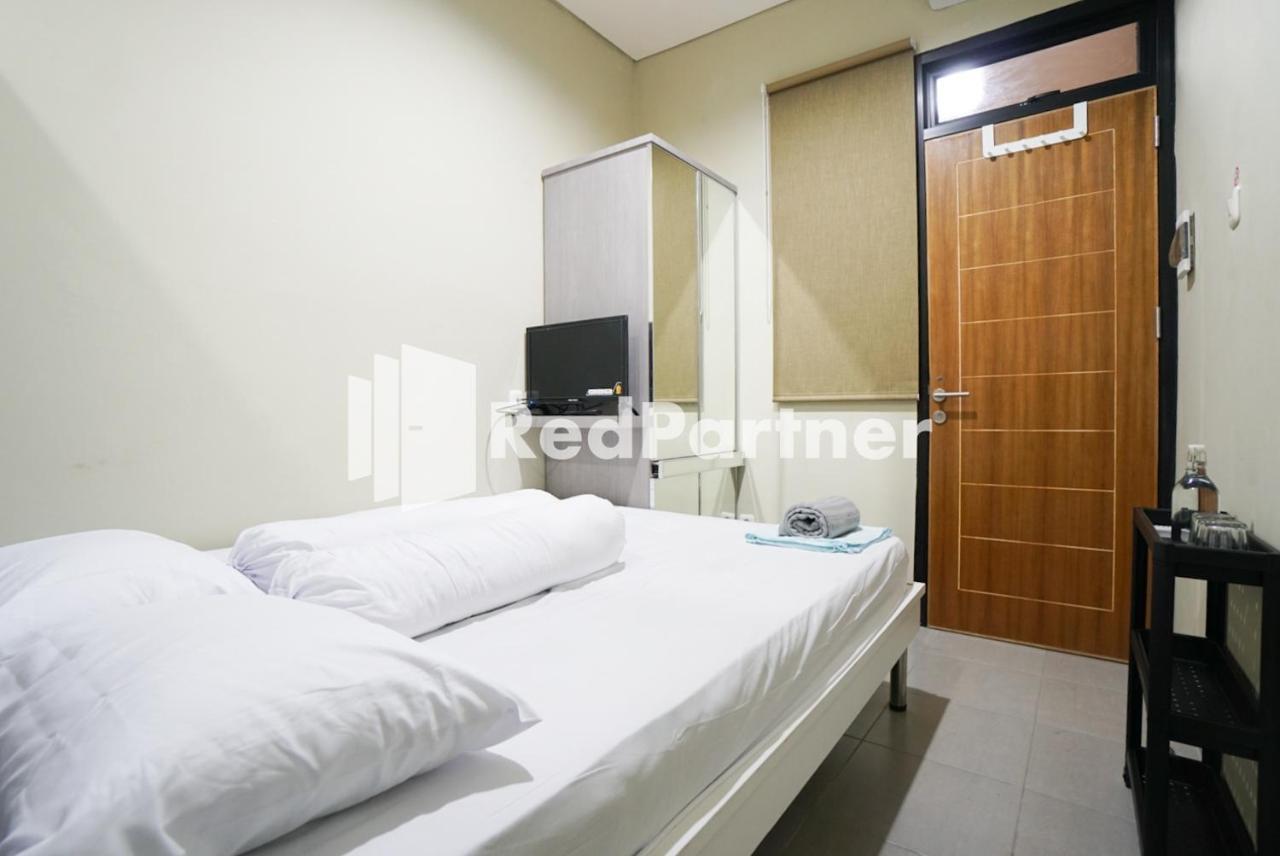 Tomang Gelong Guest House Syariah Mitra Reddoorz Джакарта Екстер'єр фото