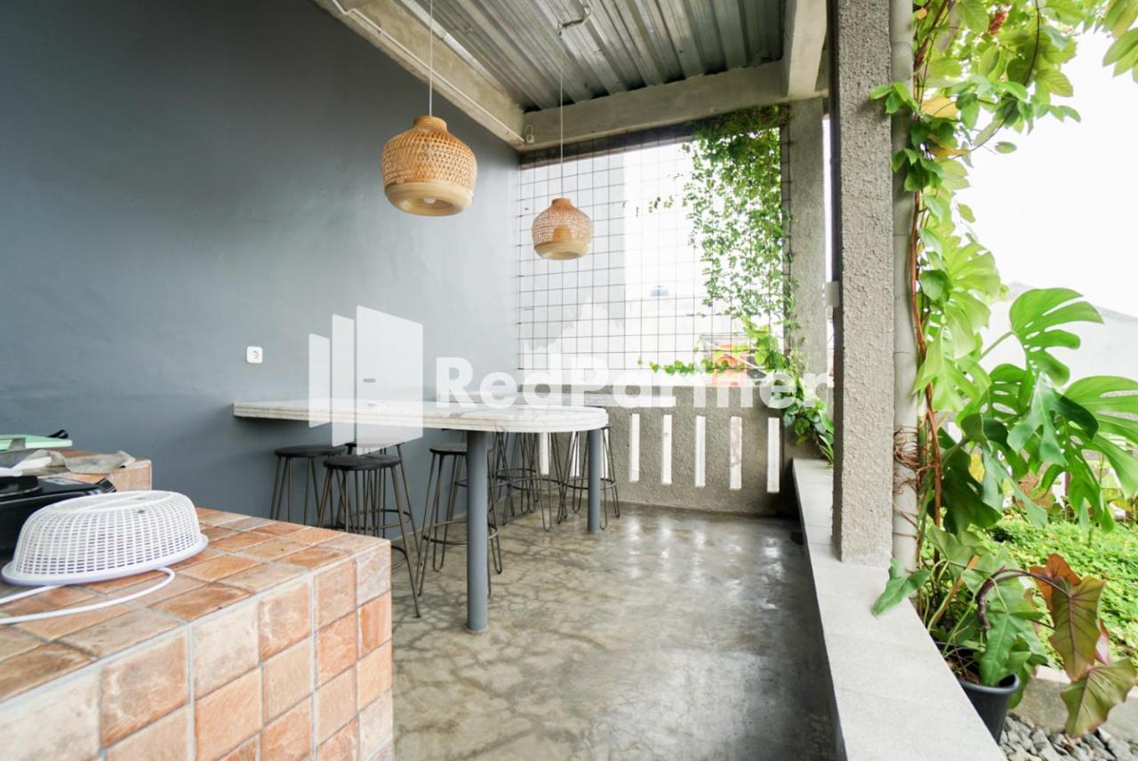 Tomang Gelong Guest House Syariah Mitra Reddoorz Джакарта Екстер'єр фото