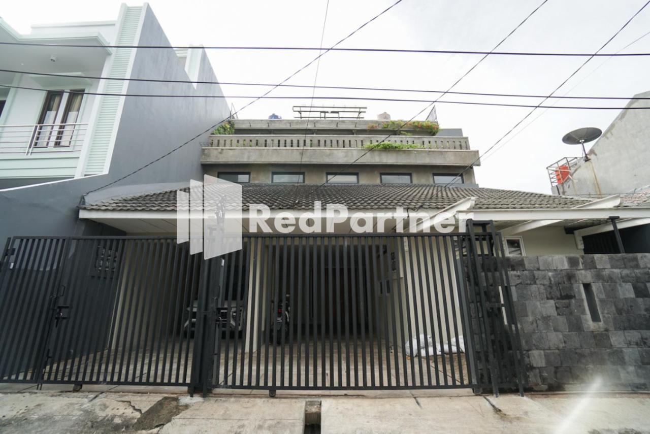 Tomang Gelong Guest House Syariah Mitra Reddoorz Джакарта Екстер'єр фото