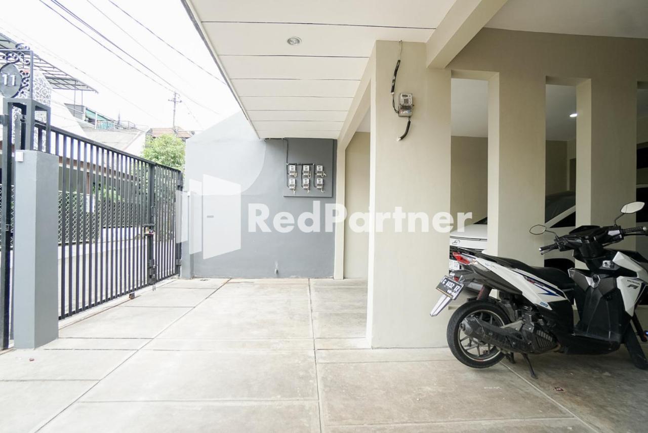 Tomang Gelong Guest House Syariah Mitra Reddoorz Джакарта Екстер'єр фото