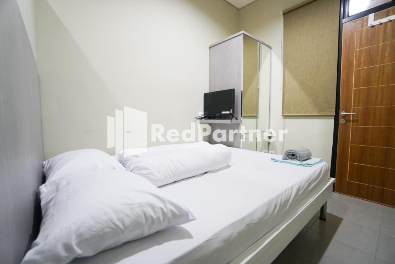 Tomang Gelong Guest House Syariah Mitra Reddoorz Джакарта Екстер'єр фото