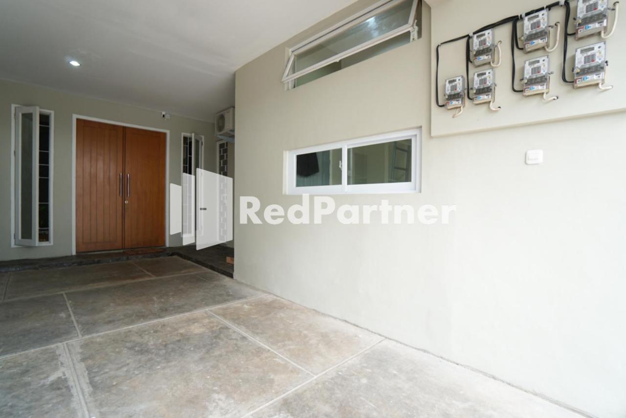 Tomang Gelong Guest House Syariah Mitra Reddoorz Джакарта Екстер'єр фото