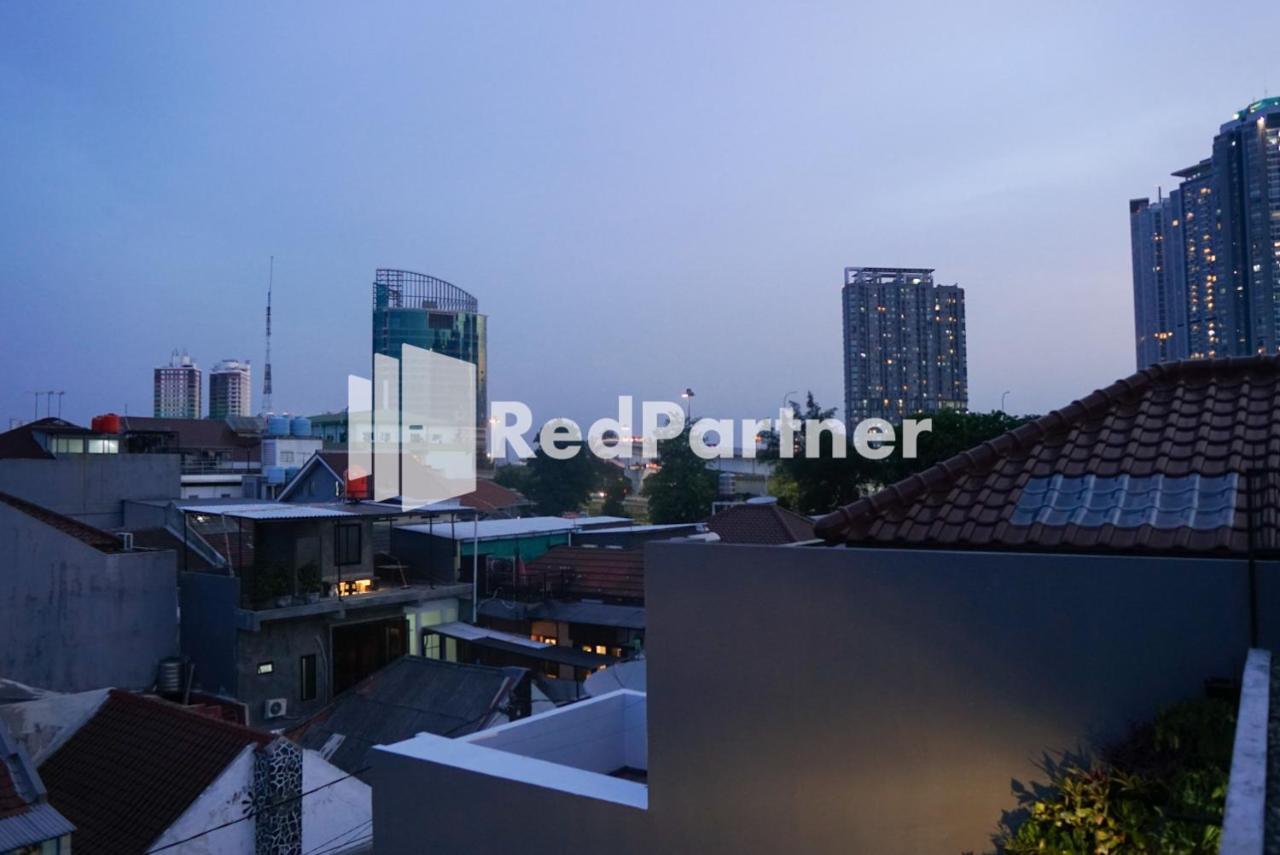 Tomang Gelong Guest House Syariah Mitra Reddoorz Джакарта Екстер'єр фото